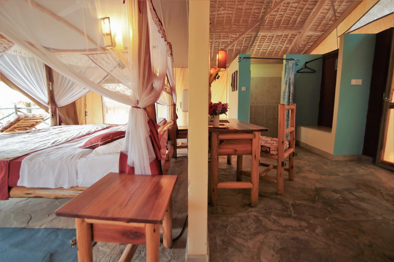 Отель Manyatta Camp Voi Экстерьер фото